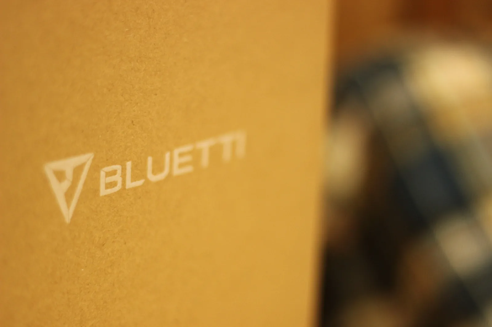 BLUETTI Elite 30 V2 box side panel