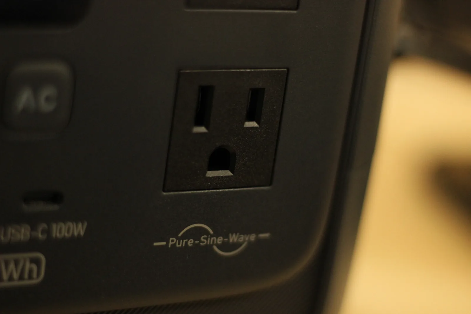 USB-C ports on the Elite 30 V2 — 140W primary and 100W secondary