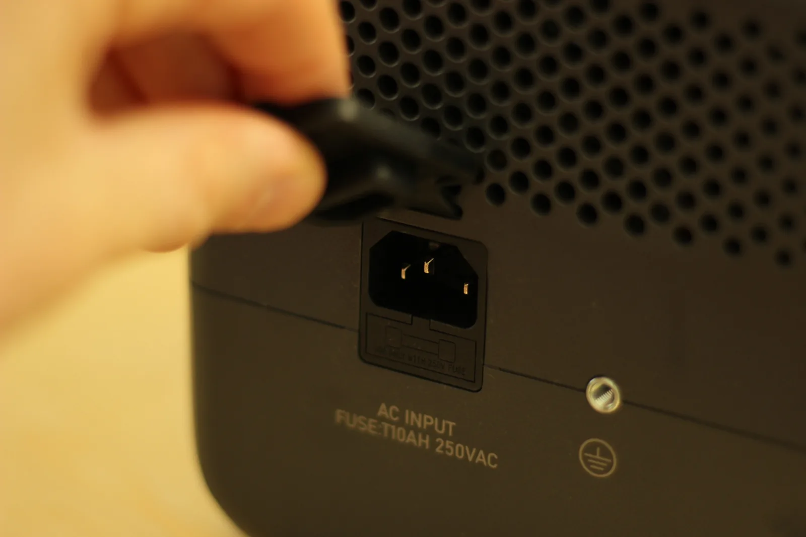 Elite 30 V2 display showing output wattage and frequency