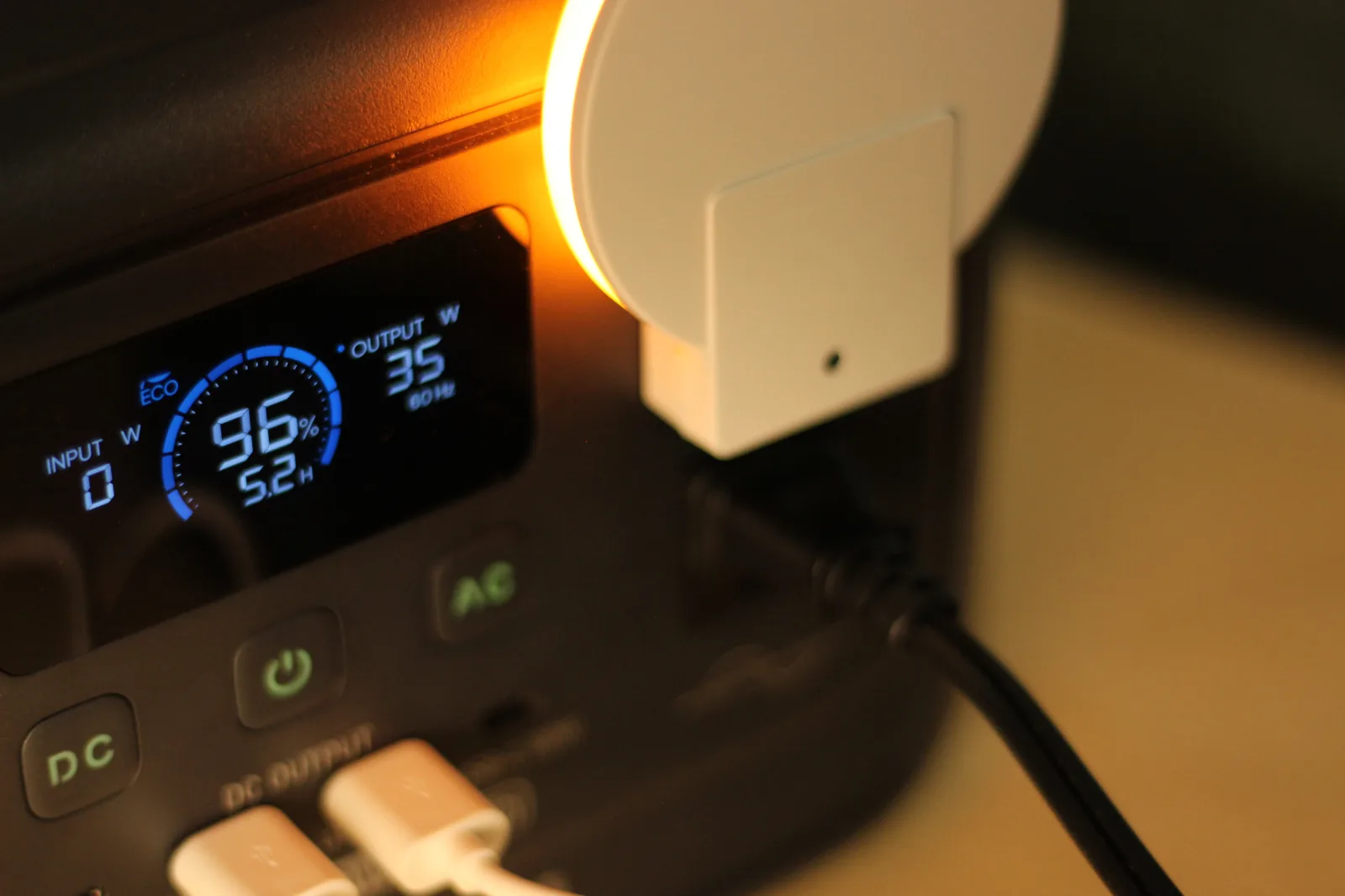 Elite 30 V2 display showing 96% state of charge, 35W output, and 5.2 hour estimated runtime