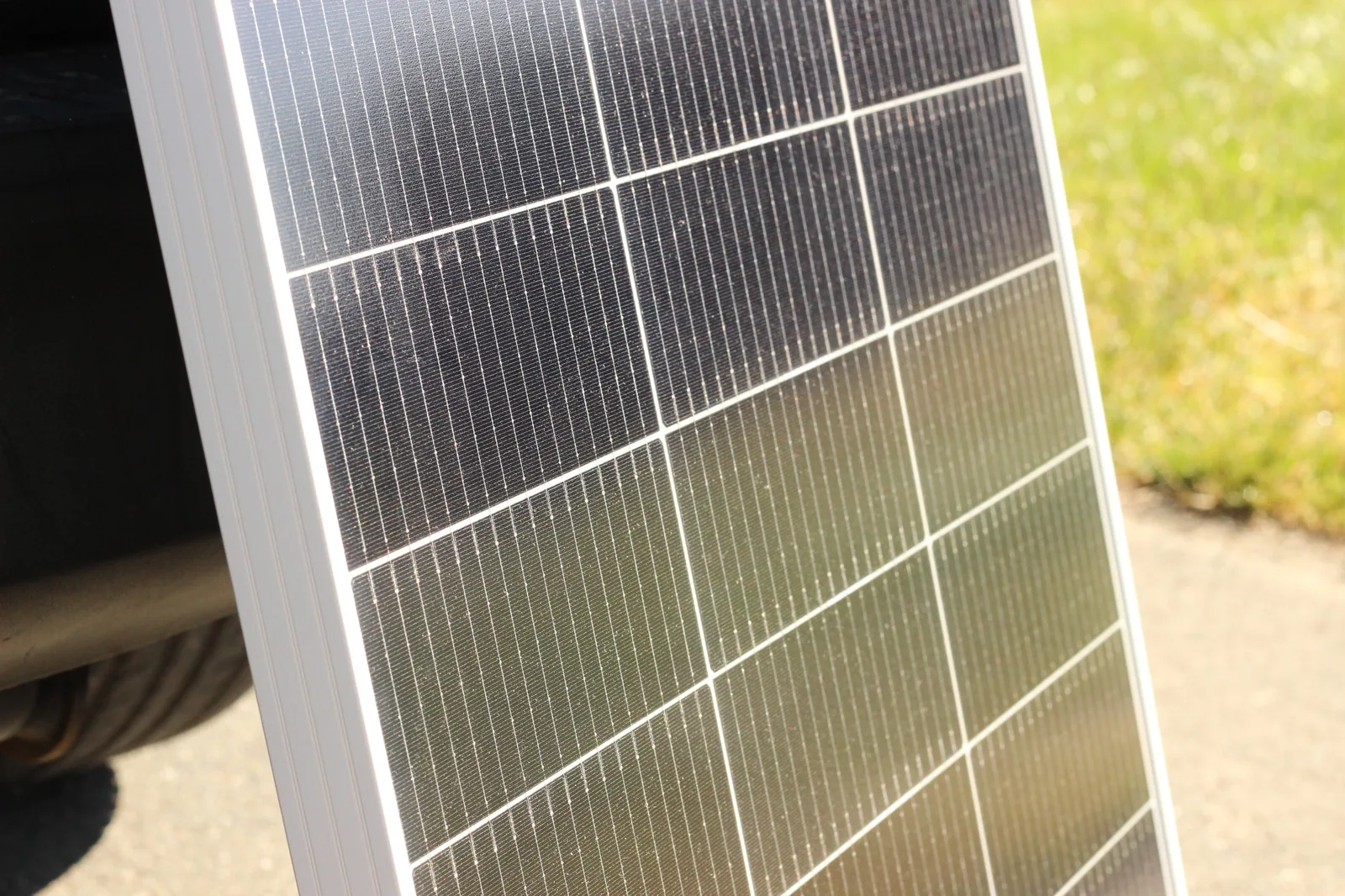 100W solar panel detail