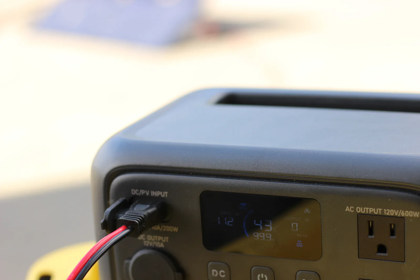The Elite 30 display later in the session reading INPUT W 112 with the battery at 43 percent