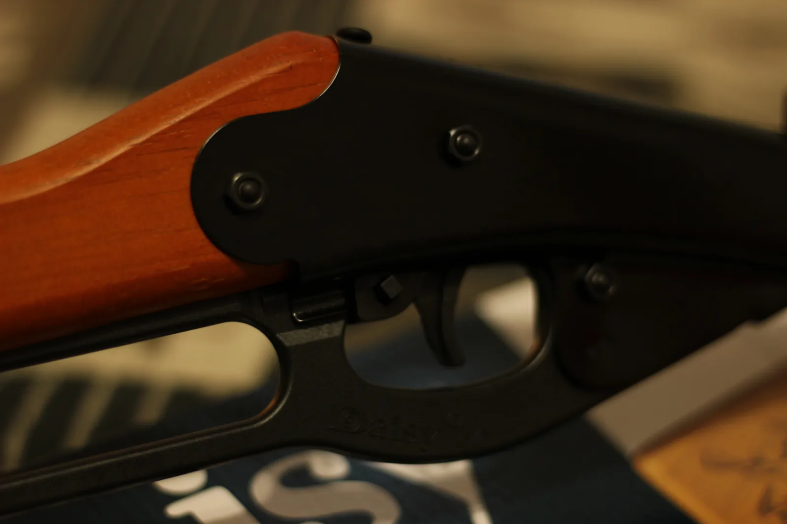 Side profile of the Buck 105