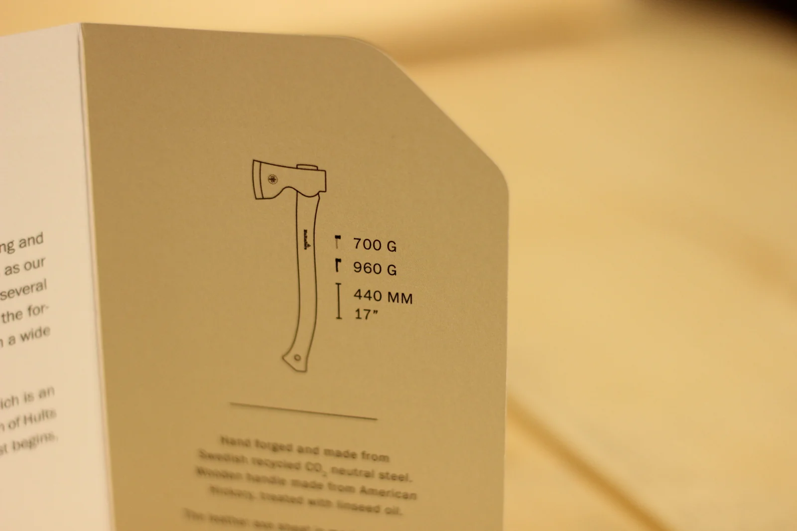 Page in the product booklet showing a line drawing of the axe with the published specifications 700 g head weight, 960 g total weight, 440 mm 17 inch handle length