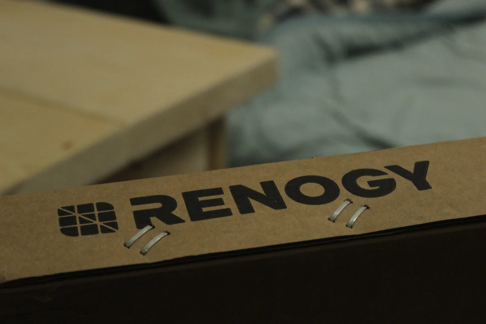 Renogy brand mark printed on the box