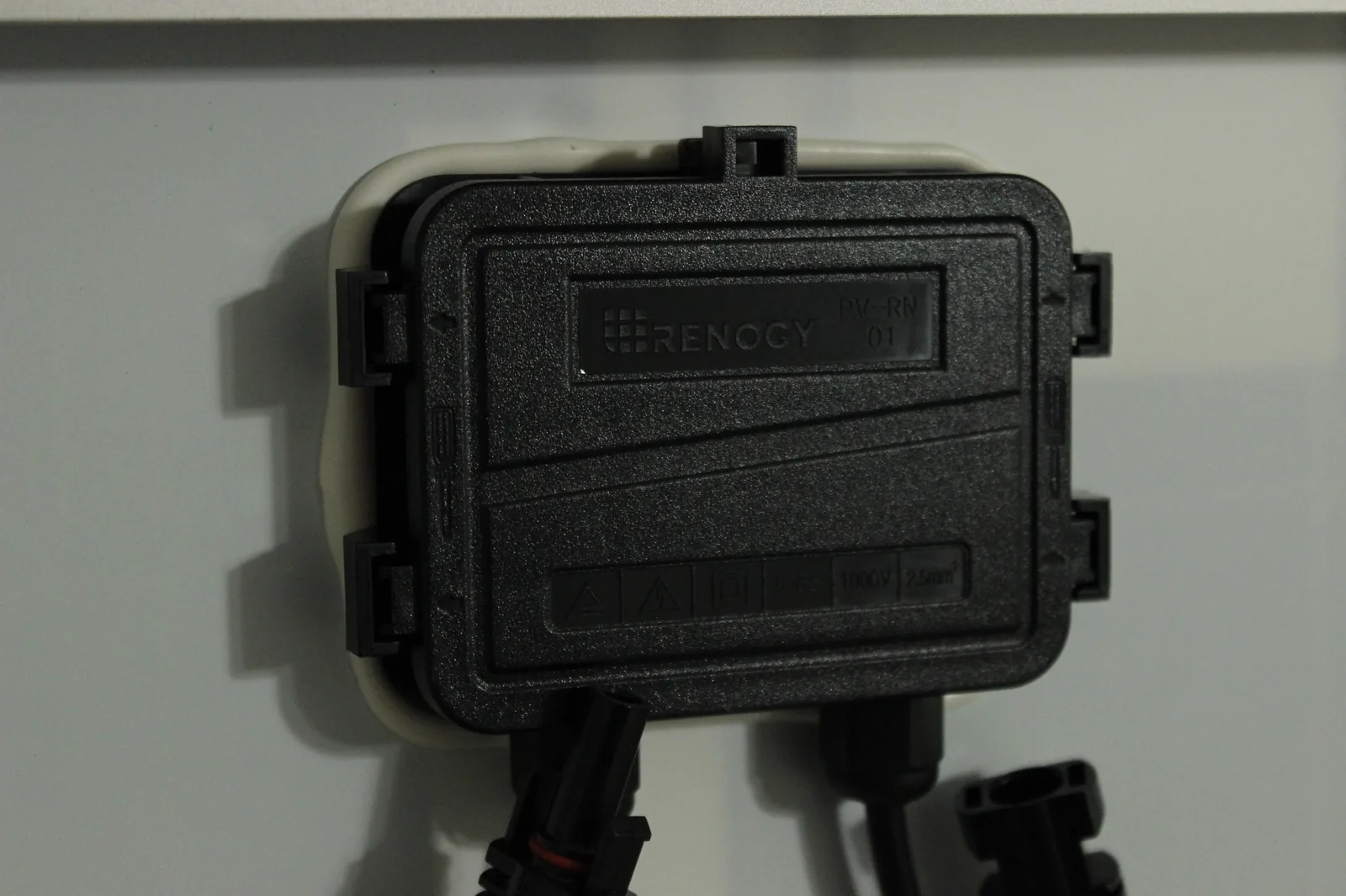 Renogy PV-RN01 junction box on the back of the panel