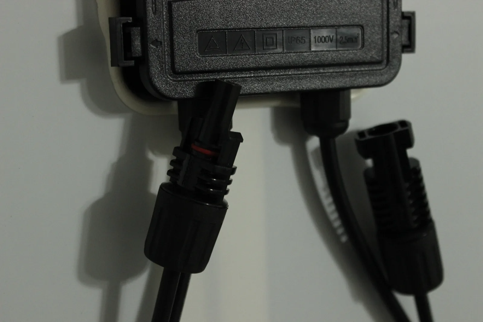 Back of the Renogy RSP100DC panel showing the white backsheet