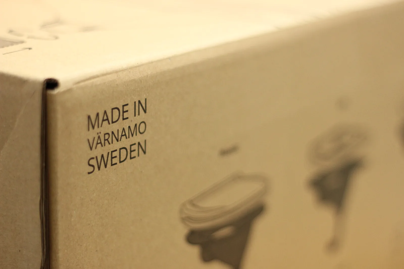 Box detail showing Separett product range icons