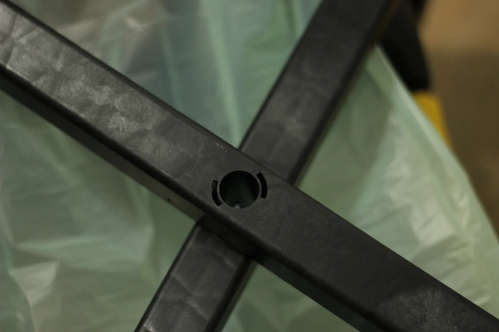 Bag secured to the rim showing the clamp system