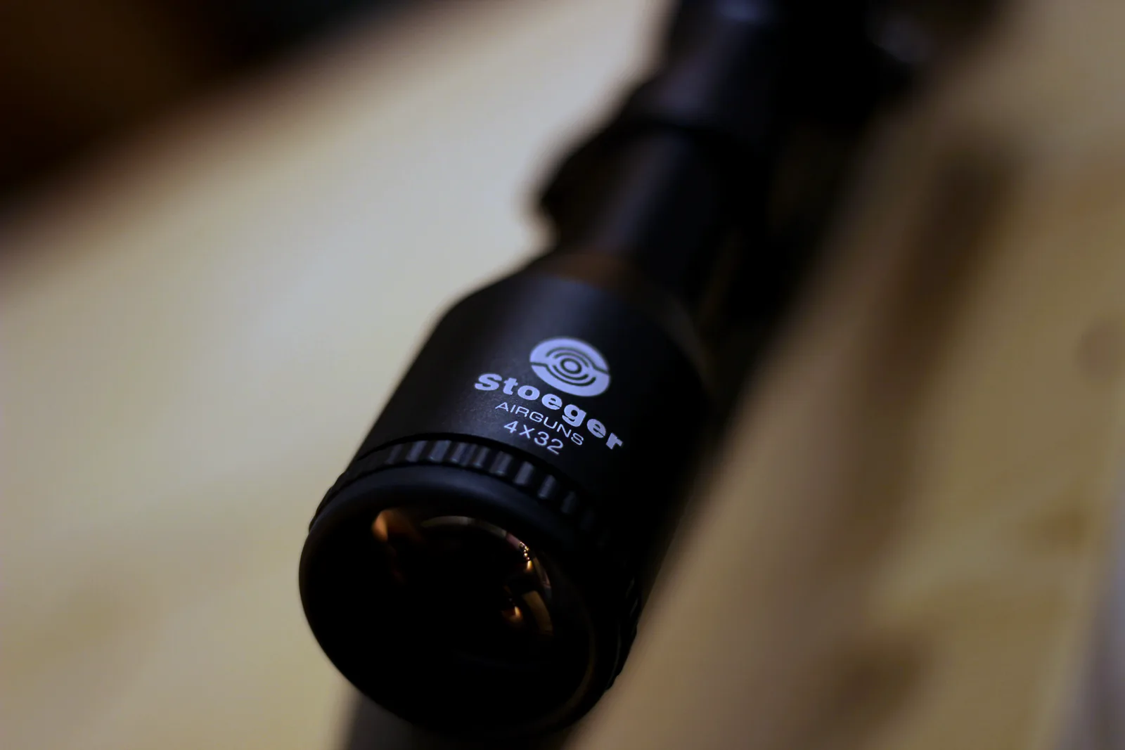 The objective lens and eyepiece of the 4x32 scope